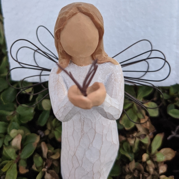 Willow Tree Angel of Freedom with Butterfly, includes box - Picture 9 of 16